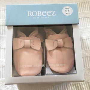 NWT - pink Robeez moccasins 0-6 months